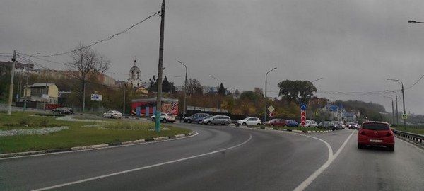 В Калуге на Гагаринской развязке затруднен выезд с Набережной