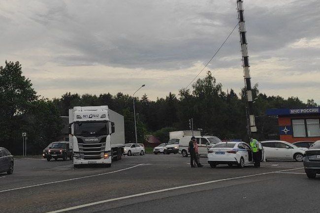 Большегруз и легковушка столкнулись в калужском наукограде