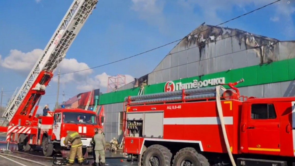 Крыша сложилась: стали известны подробности масштабного пожара магазина в Малоярославце