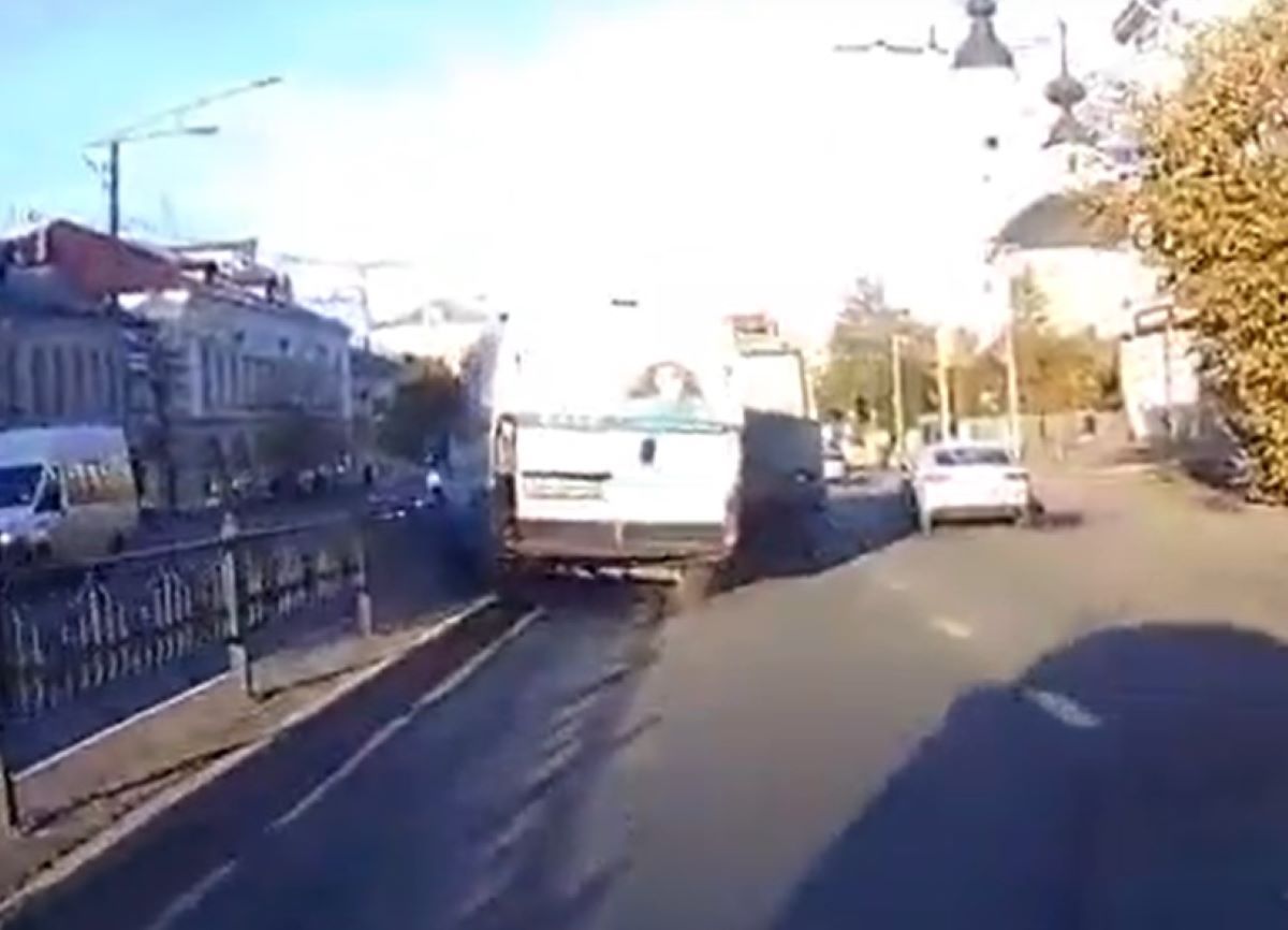 Фото: кадр из видео из группы "Взаимопомощь автомобилистов Калуги"