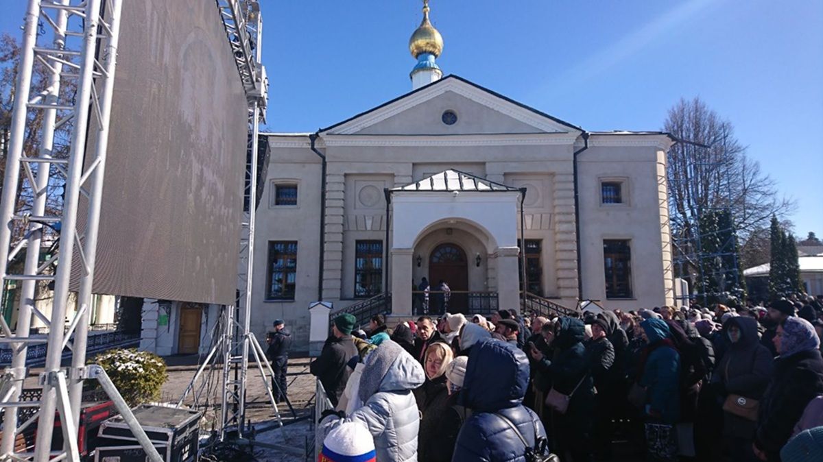 Что творится на похоронах старца Илия в Оптиной пустыни