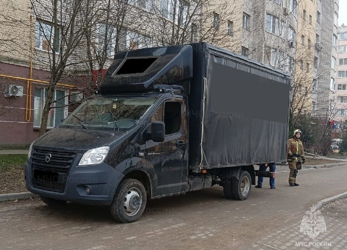 Грузовая «Газель» на тротуаре в Калуге сбила пешехода