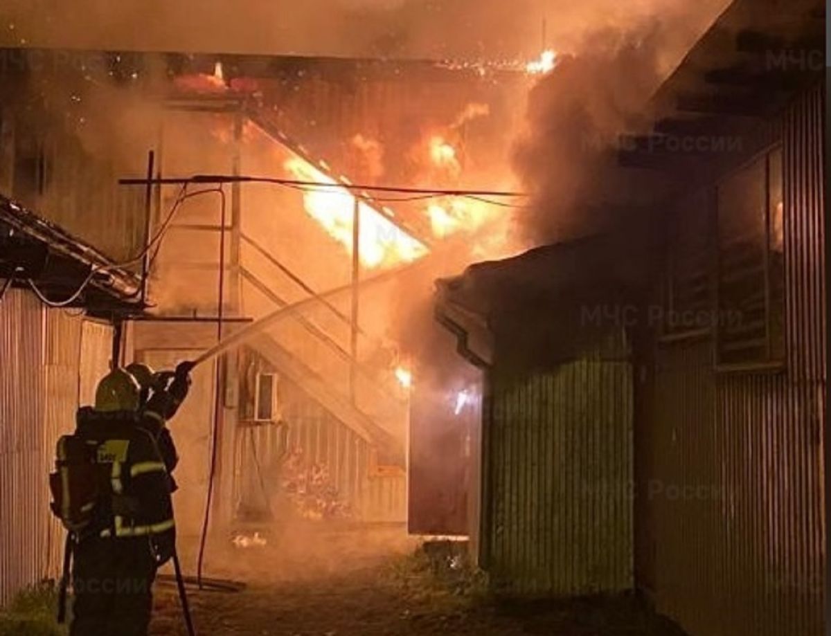 Мебельный цех сгорел в Калуге