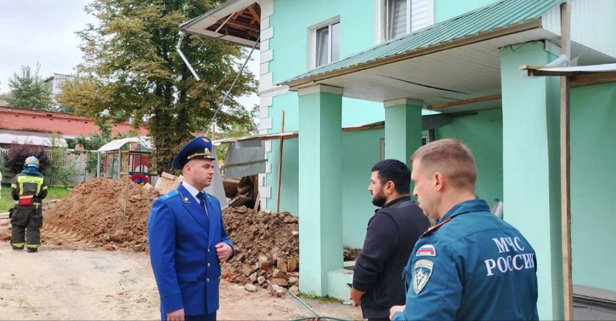 В Калуге обрушилась часть здания реабилитационного центра для детей В Калуге обрушилась часть здания реабилитационного центра для детей