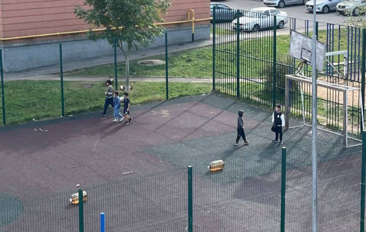 Опасные «игрушки»: дети взрывают пивные баклажки в калужском дворе