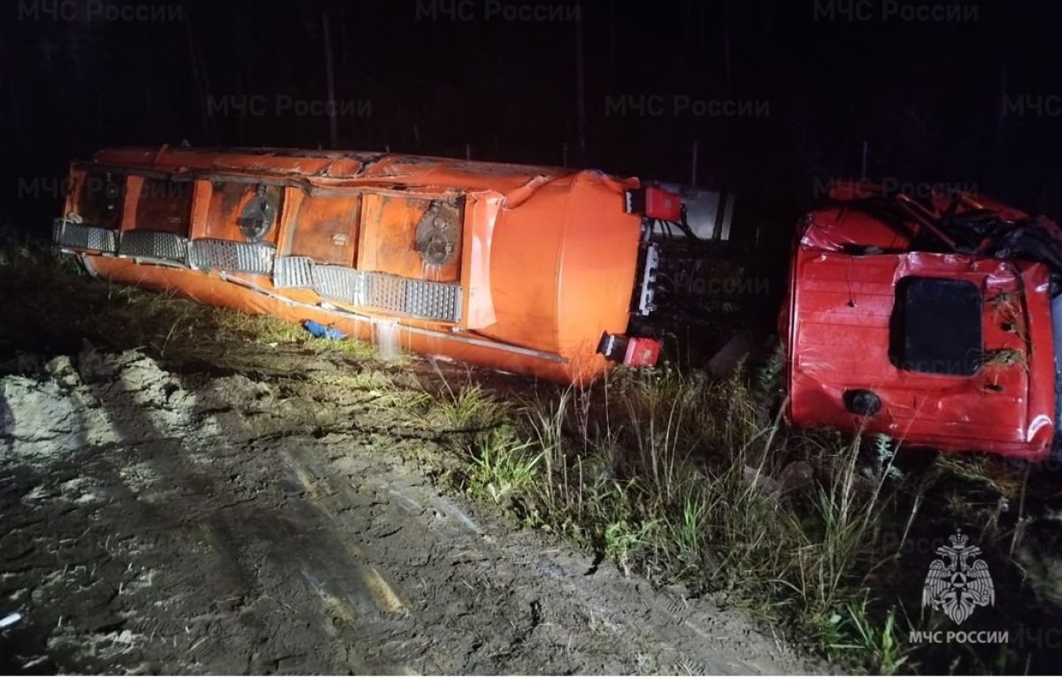 «Камаз» опрокинулся в кювет на обходе Калуги