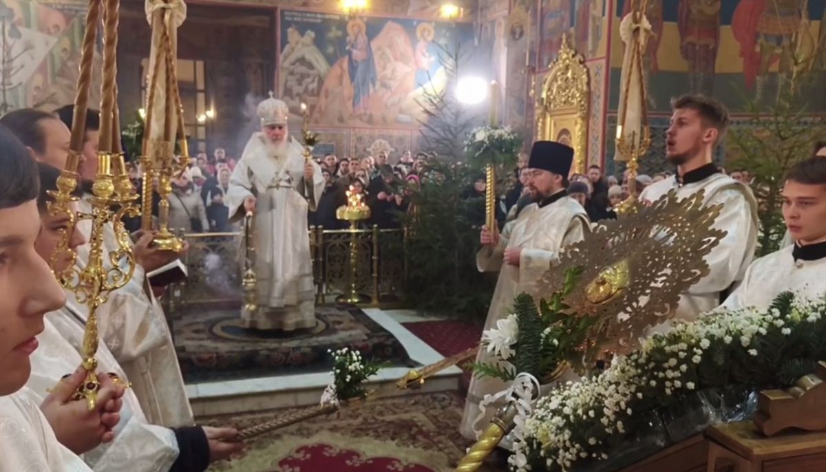 Митрополит Климент возглавил Рождественскую литургию в Троицком кафедральном соборе Калуги