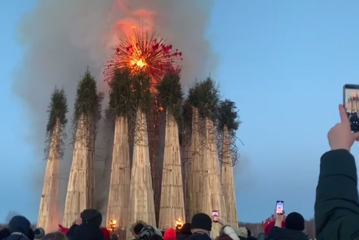В калужском арт-парке «Никола-Ленивец» сожгли «Сердце» Николая Полисского
