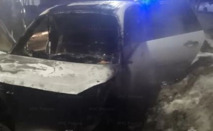 Огонь уничтожил автомобиль в Калужской области