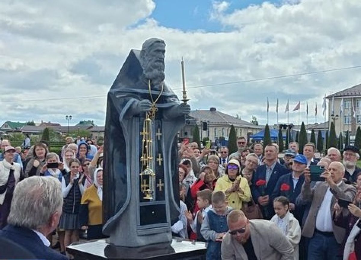 Старцу Илию из калужской Оптиной пустыни поставили памятник