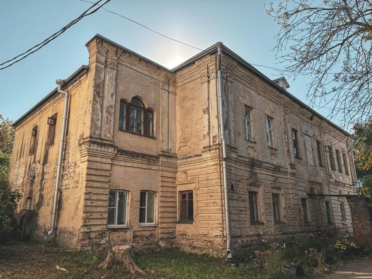 Исторические Палаты Оболенского в Калуге восстанавливают по старинным технологиям