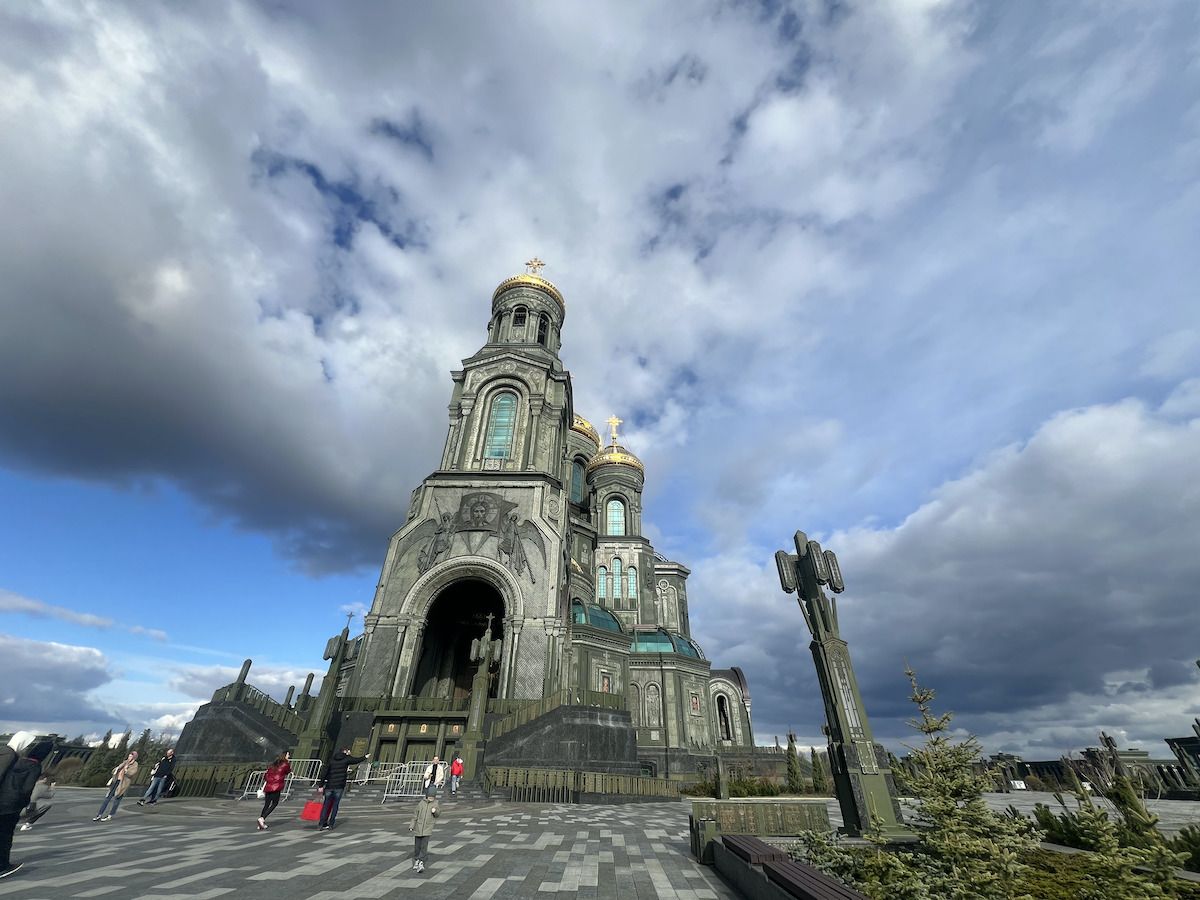 «Коли штыком, громи гранатой»: журналист «ОН» посетил Главный Храм ВС РФ и прошел по «Дороге памяти»