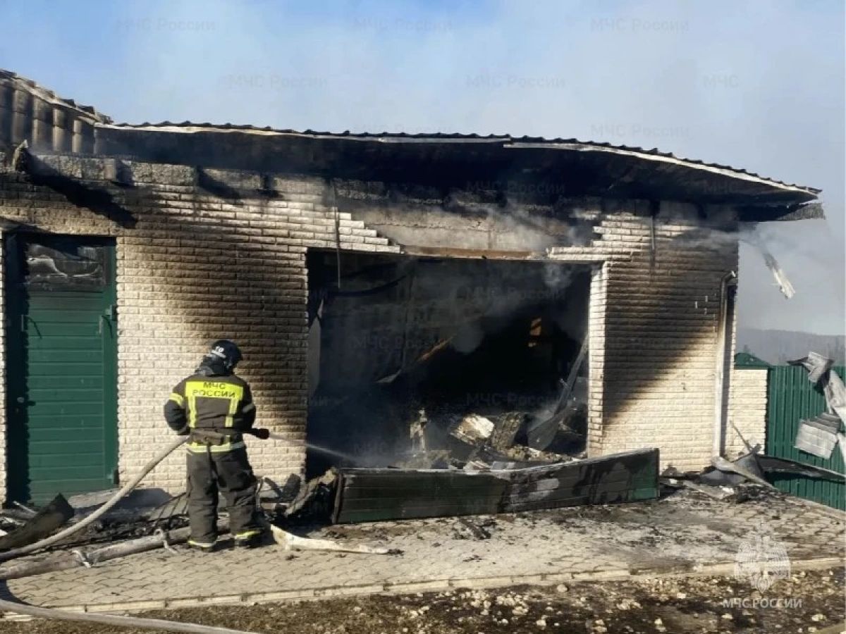 В Мценском районе дотла сгорел гараж
