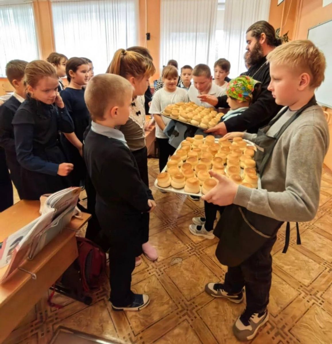 Орловские четвероклассники испекли «святой хлеб» в школьной столовой