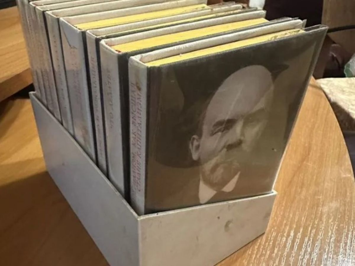 В Орле за миллион отдают коллекцию книг Ленина