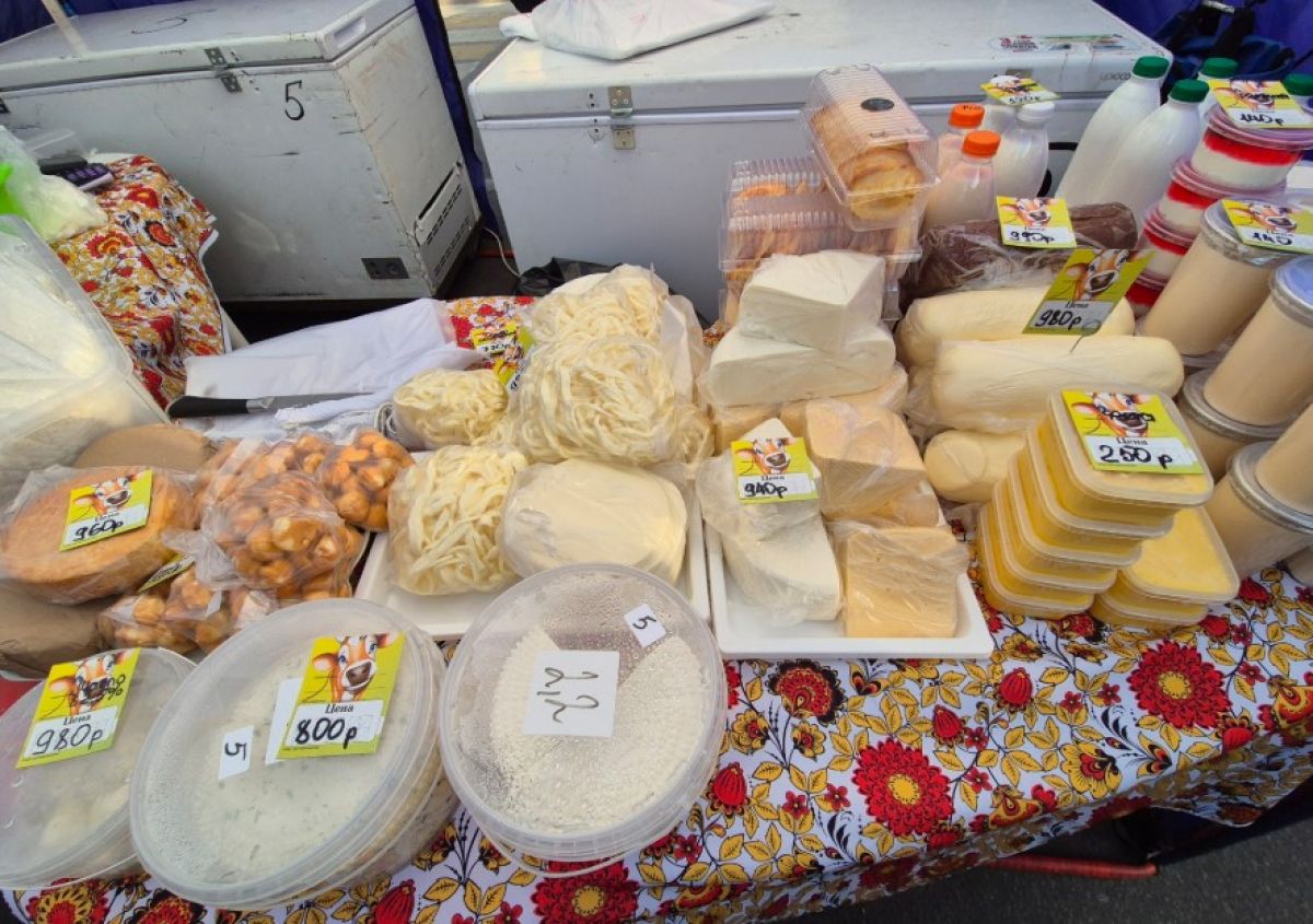На орловских ярмарках выявили массовую продажу сомнительных молока и мяса