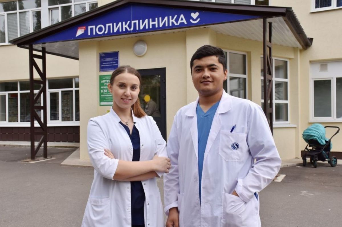 В Колпнянскую ЦРБ прибыли два новых молодых врача
