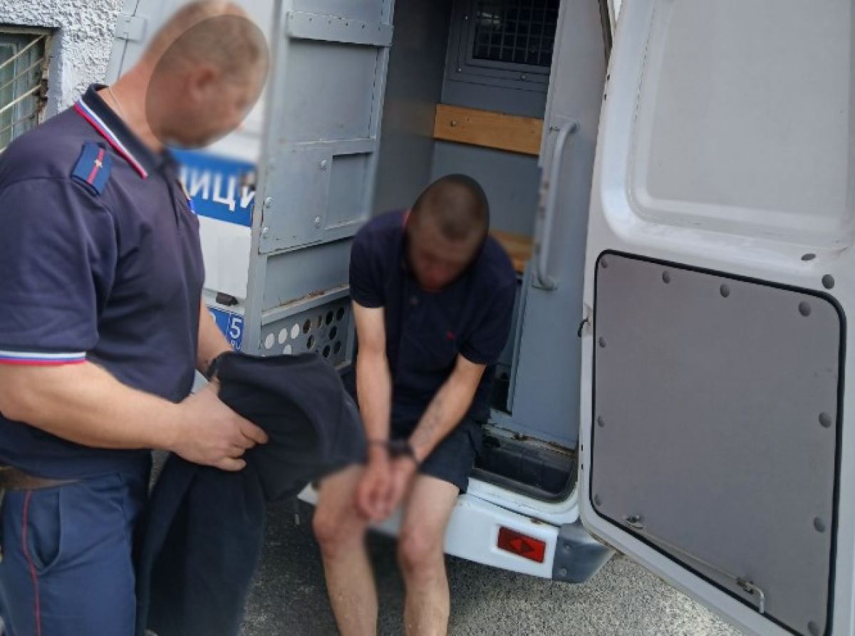 Агрессивный орловец не смог попасть в здание суда