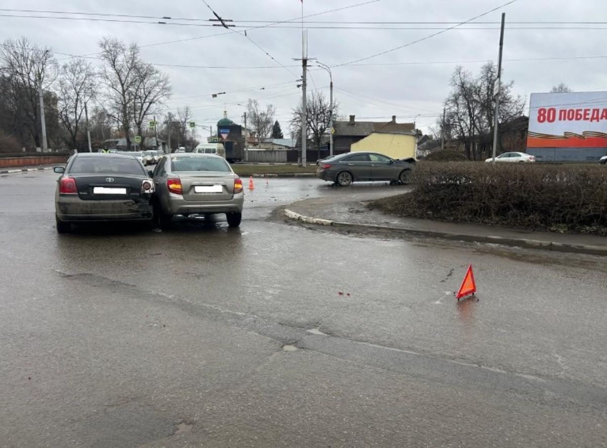 Орловский водитель пострадал в тройном столкновении около Тургеневского моста