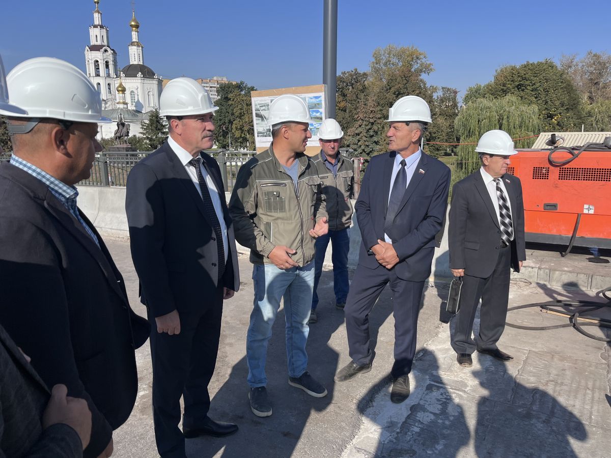 Депутаты орловского облсовета посетили Дворянское гнездо и Красный мост