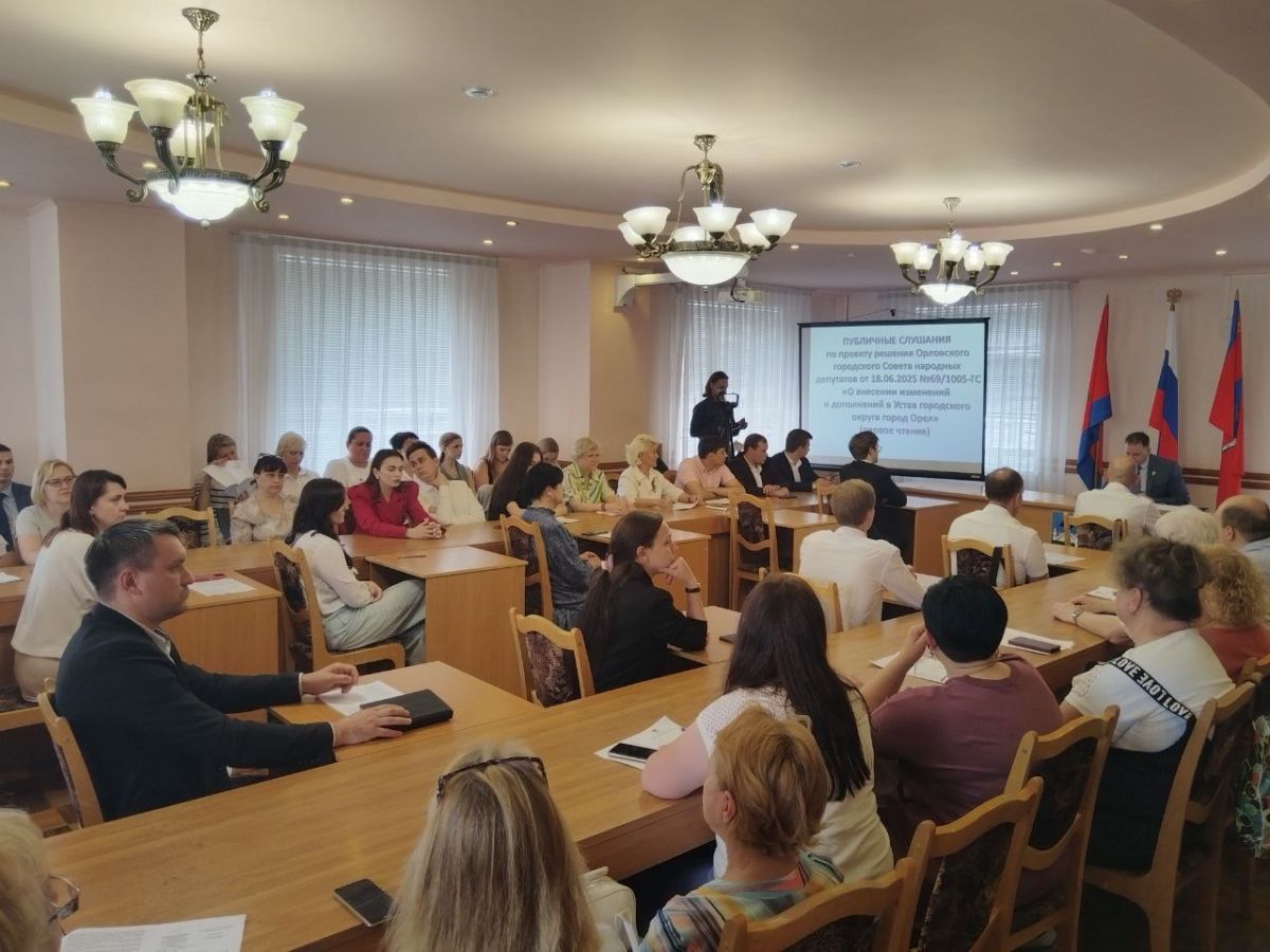«Ему все равно, что вы все тут собрались». Как орловцы отдавали Клычкову право продлить полномочия Парахина