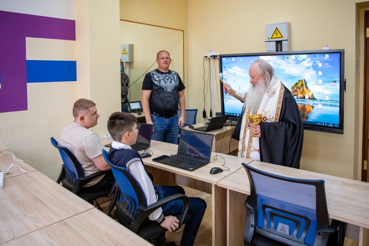 Владыку Тихона позвали освятить Дворец пионеров