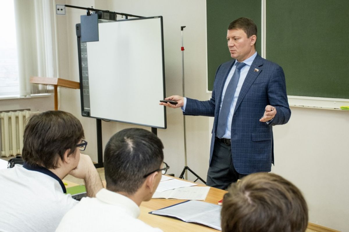 Депутат Госдумы и экс-мэр Красноярска оказался преподавателем ОГУ