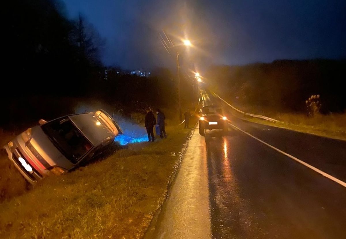 Во Мценске водитель Тойоты врезался в припаркованный внедорожник и сбил пешехода