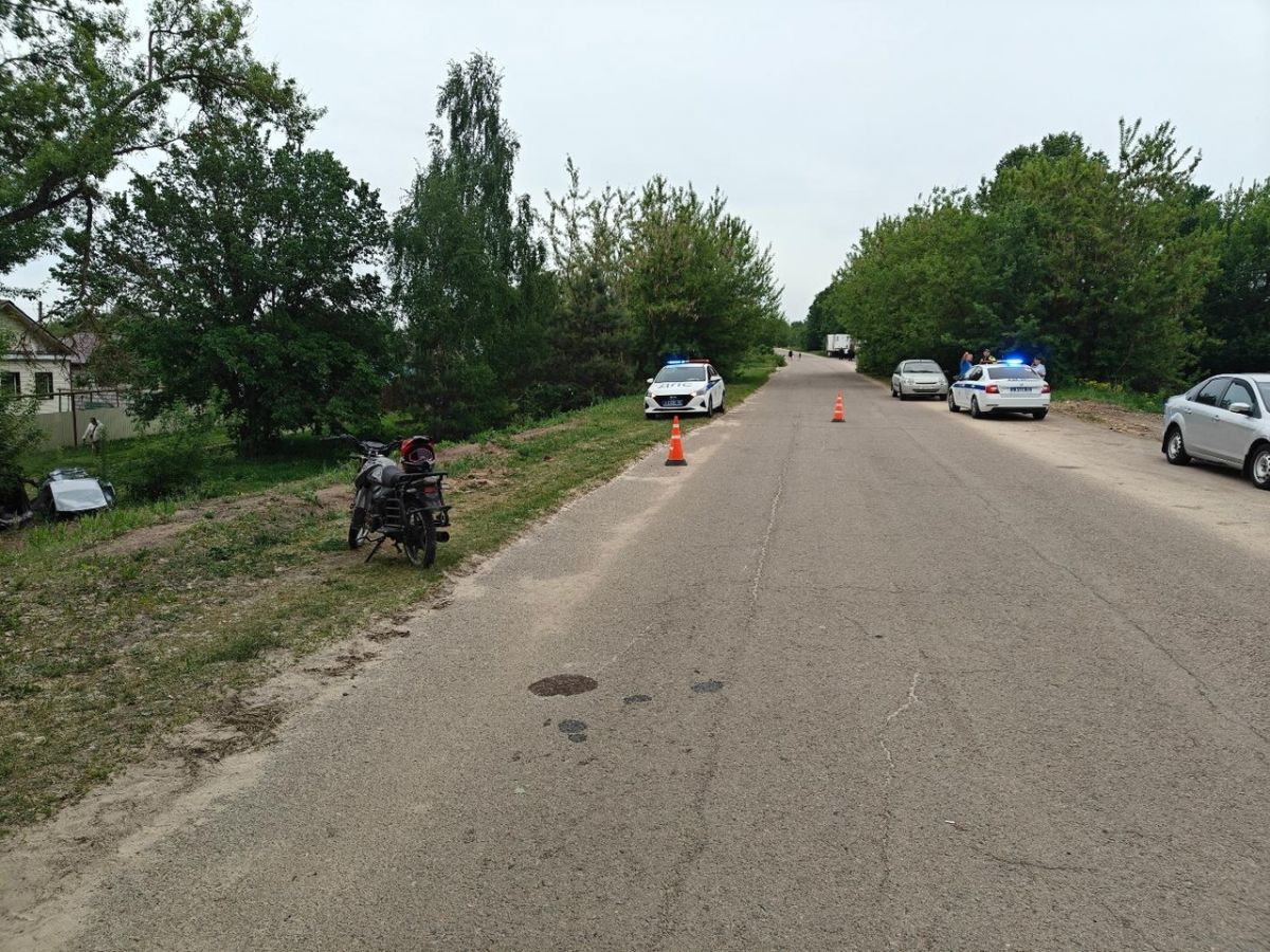 Под Орлом девочка неудачно прокатила на мопеде мальчика, он госпитализирован