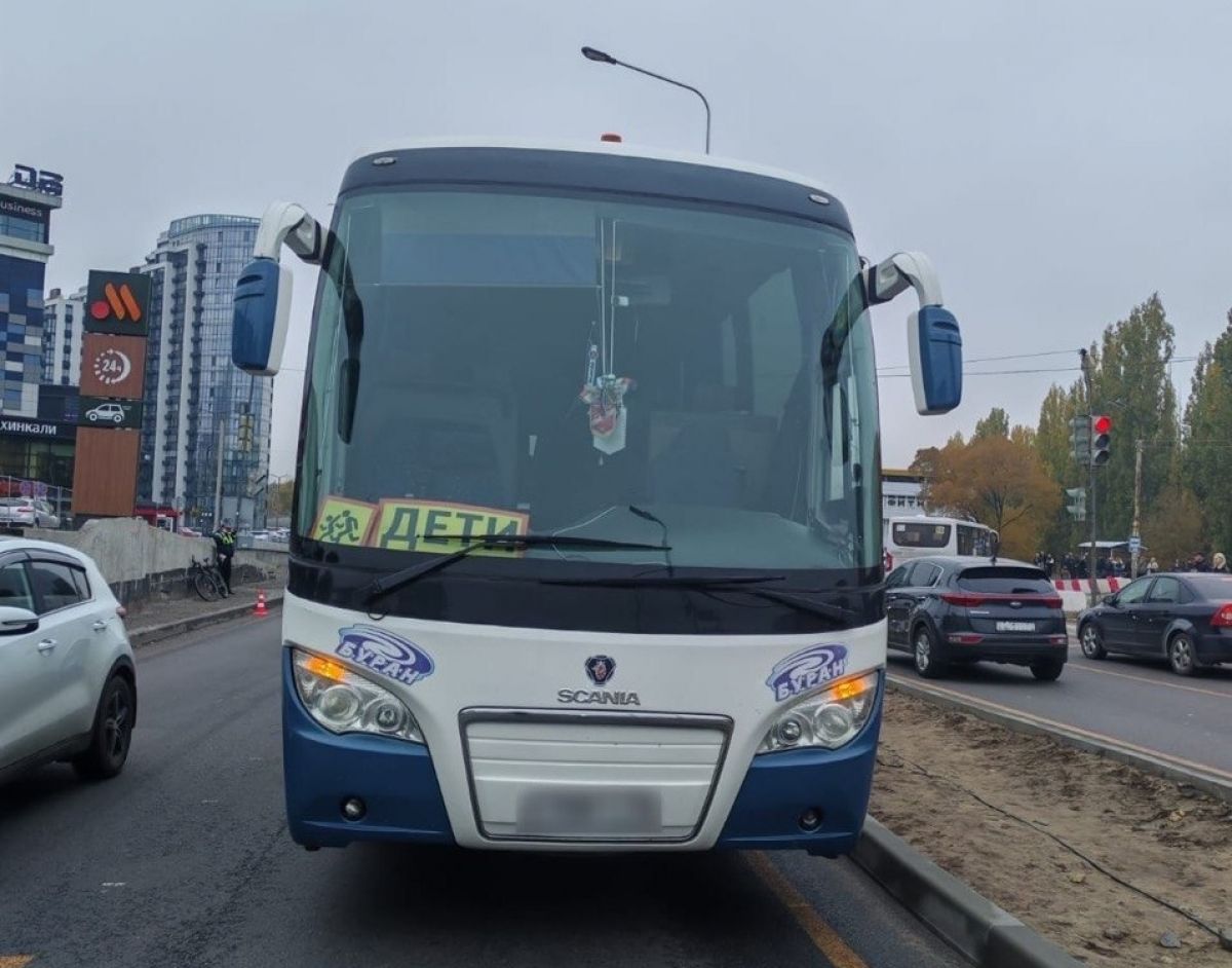 В Воронеже водитель детского автобуса сбил насмерть велосипедиста В Воронеже водитель детского автобуса сбил насмерть велосипедиста