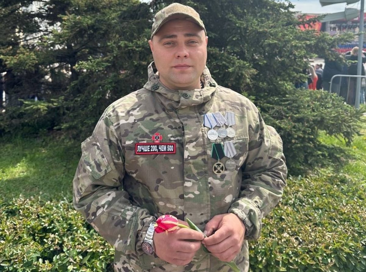 «Чудом свои же не прибаранили»: Паша Нэро о Бахмутской мясорубке, русском рэпе и адаптации после СВО