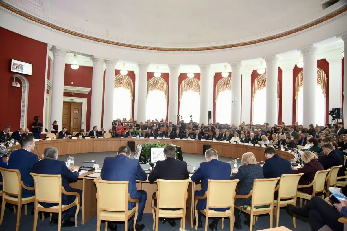 Гондурас, путь к Лежневу и горе от ума: Клычков пришел в облсовет и толком не услышал вопросов