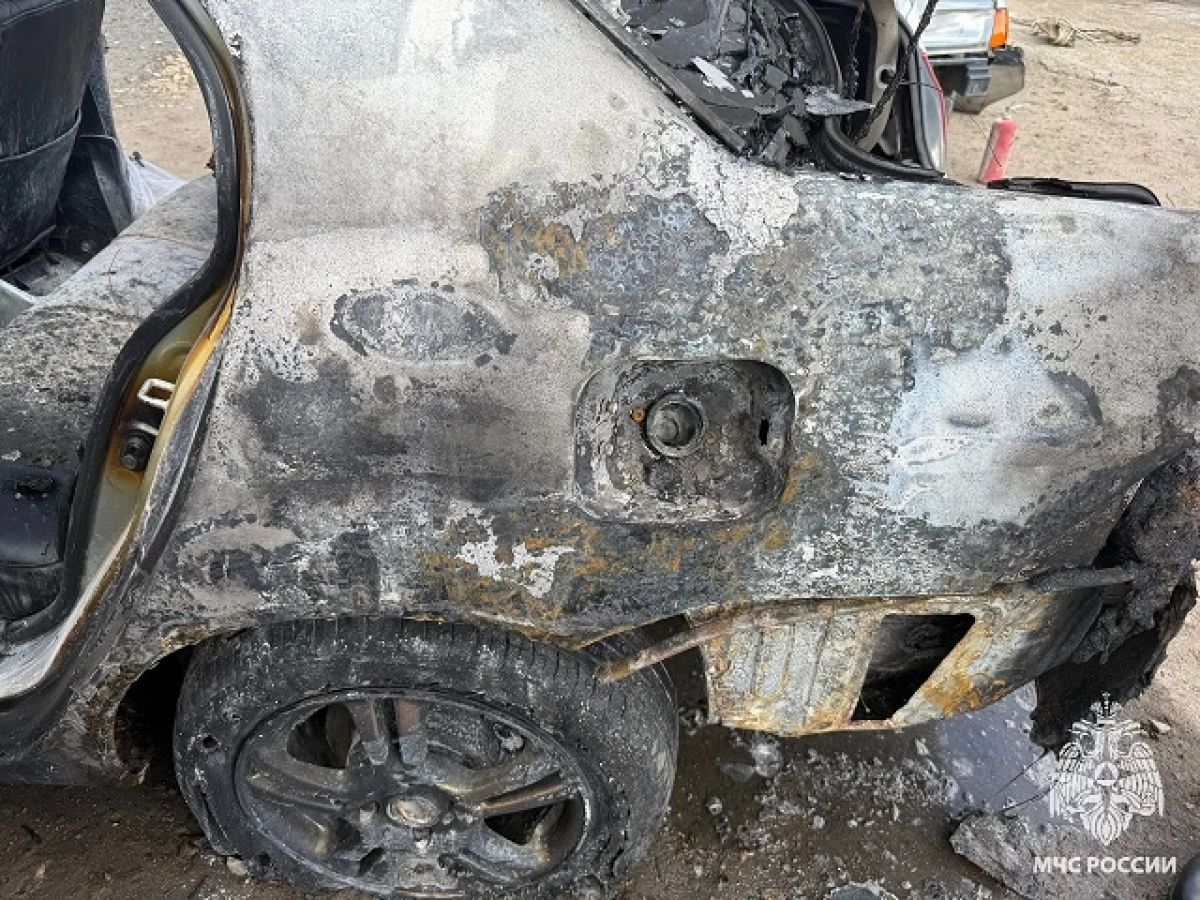 В переулке Хлебном выгорела задняя часть автомобиля