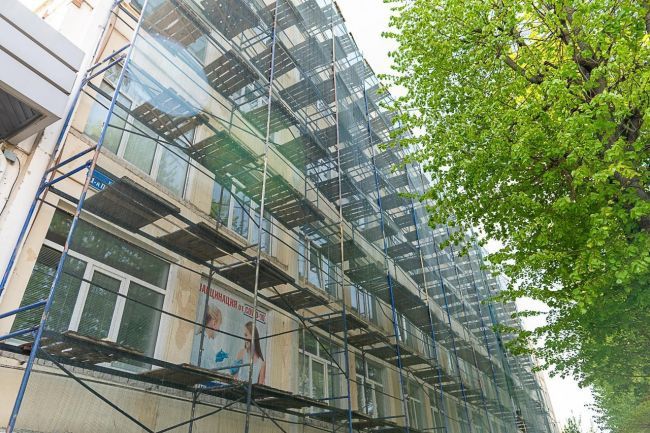 Разбитую плитку в районе 3-й поликлиники Орла не смогут заменить в этом году Разбитую плитку в районе 3-й поликлиники Орла не смогут заменить в этом году