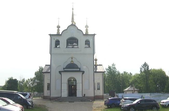 В Ливенском районе освятили новый храм и купель