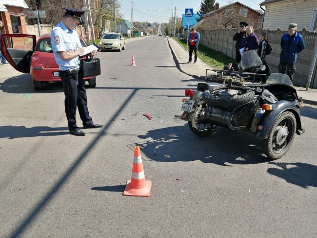 Мотоциклист влетел в газель