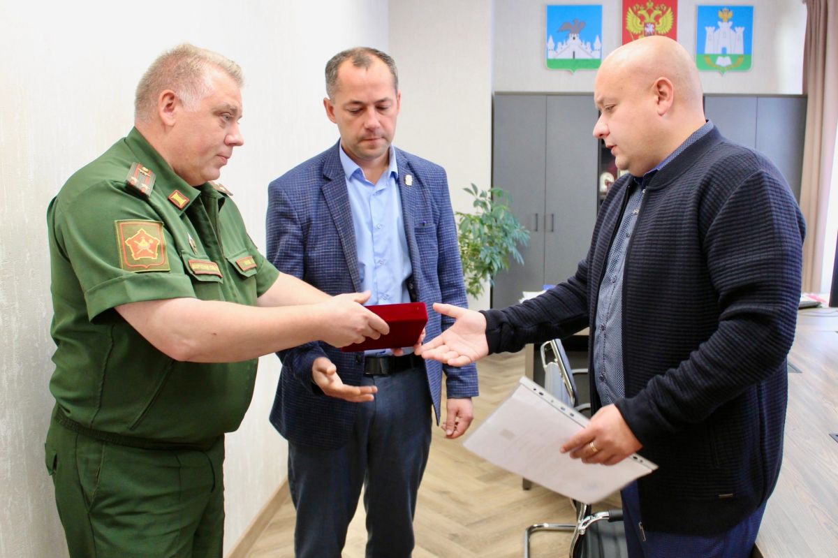 Сыну погибшего на СВО Виктора Седова вручили медаль-орден отца