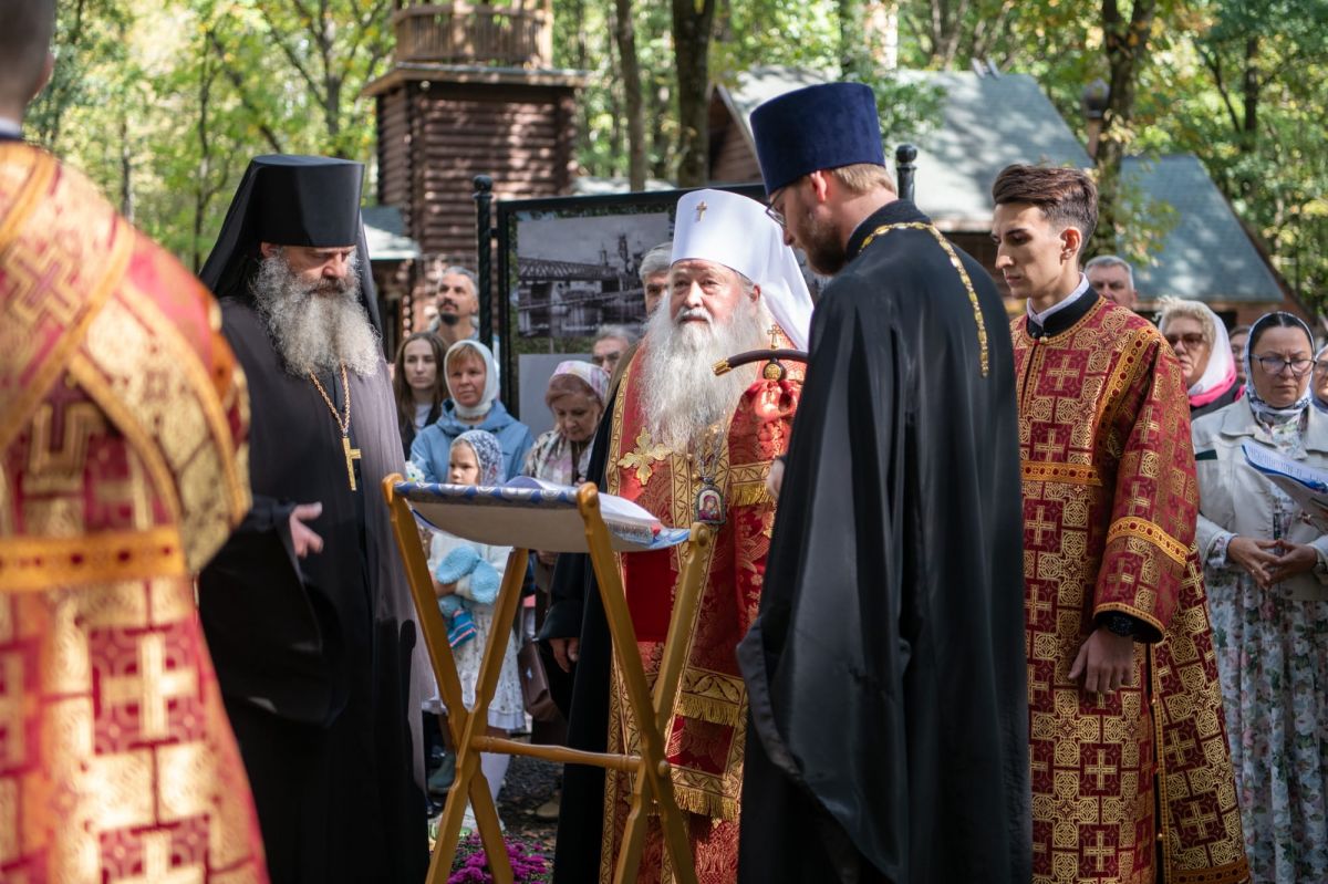 В День памяти жертв репрессий митрополит возглавит литургию в Скиту Новомучеников
