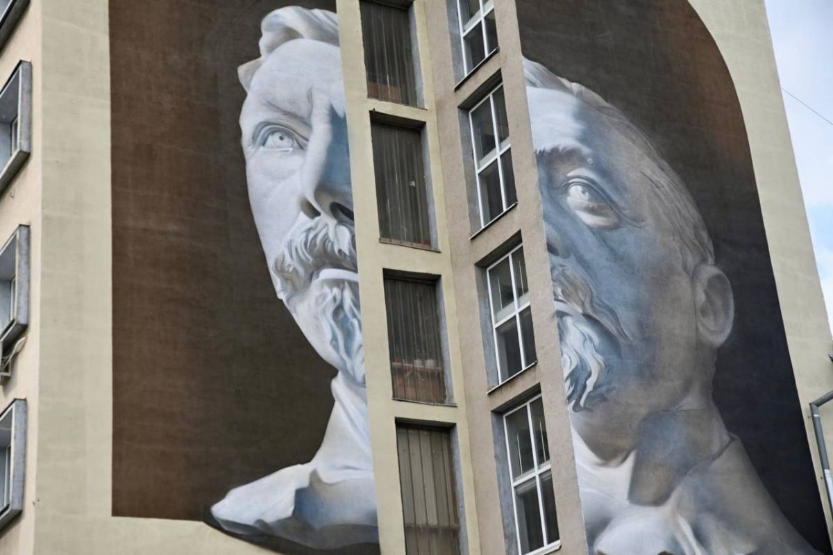 «То, что произошло и есть непрофессионализм и самовлюбленность власти»: Панков о муралах, вазонах и украшении Орла