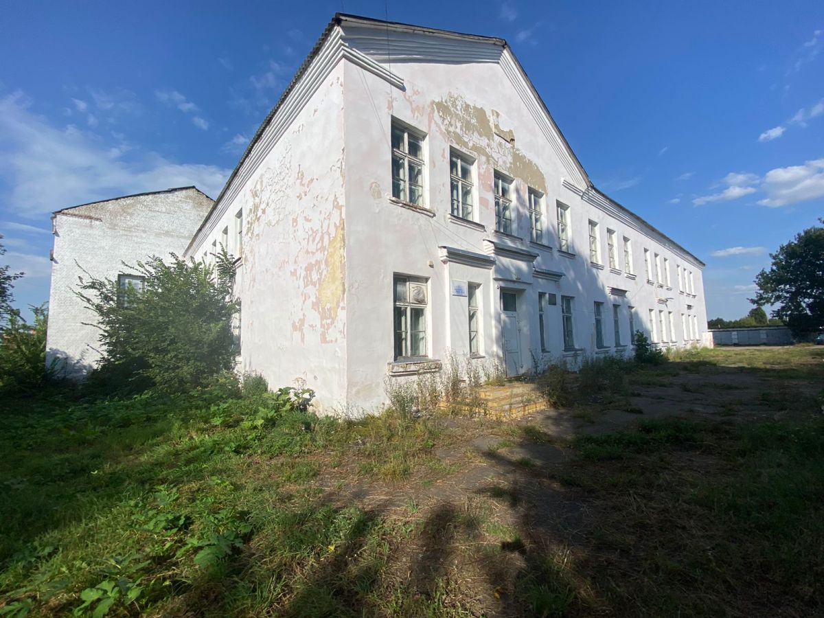 Корпус бывшего училища продают в Хотынце