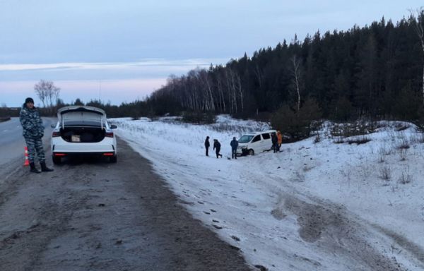 В Рязанской области «Тойота» улетела в кювет и опрокинулась