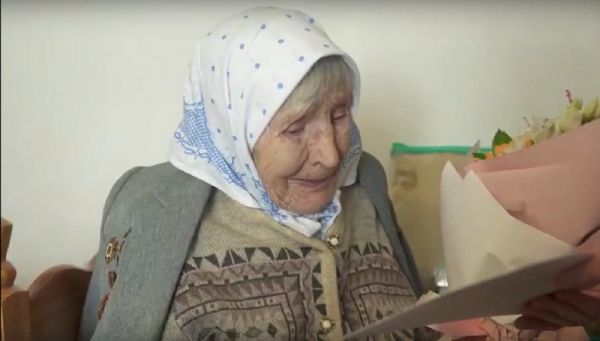 В Рязанской области ветерану ВОВ Евдокии Климановой в честь ее 100-летия вручили поздравление от Путина