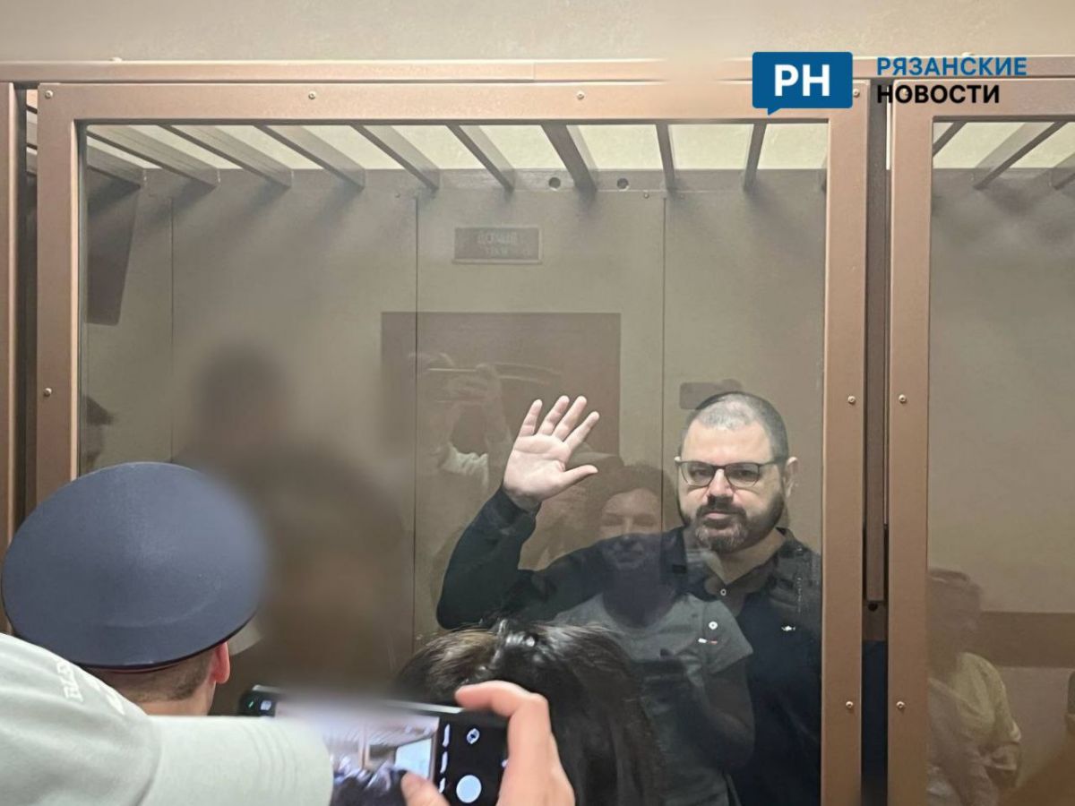 Главреда рязанского издания, Константина Смирнова, оставили под стражей