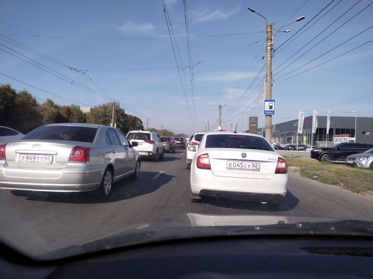 В Рязани парализовало движение на Московском шоссе