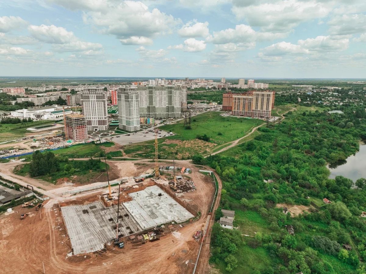 Фотофакт: в Олимпийском городке Рязани залили фундамент для новой школы