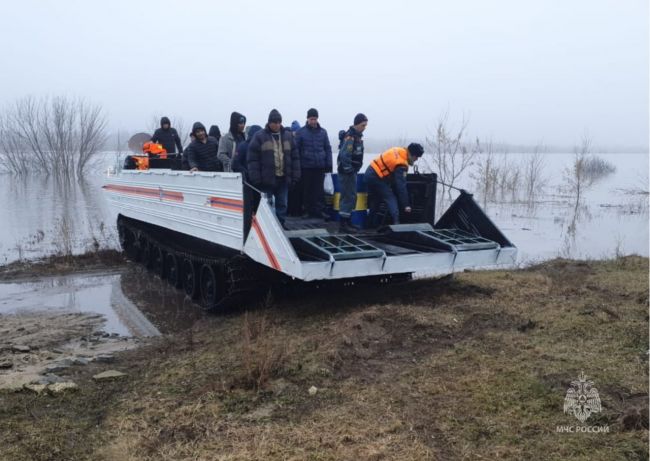 В Рязанский район передали транспортер из Тулы для перевозки людей через затопленную местность