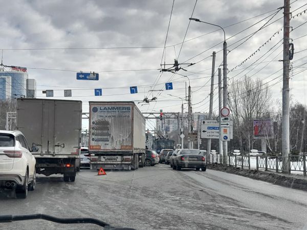 В Рязани на Московском шоссе произошло ДТП с фурой