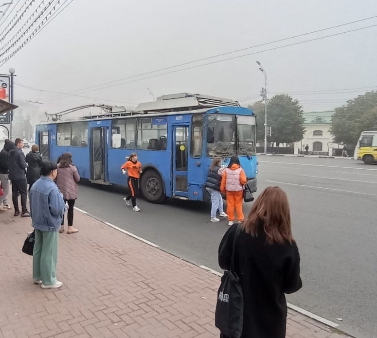 В Рязани на площади Ленина задымился троллейбус