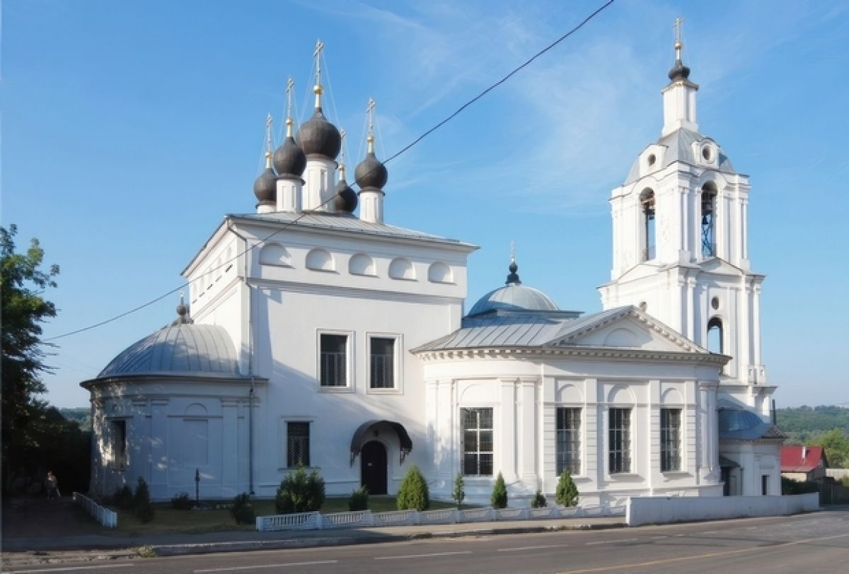 Церковь Спаса Преображения за верхом