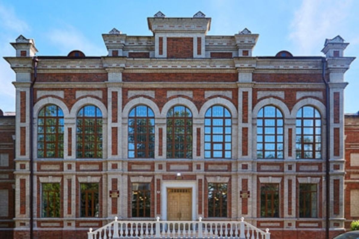 Здание бывшей Императорский мужской гимназии (Брянский государственный технический университет)